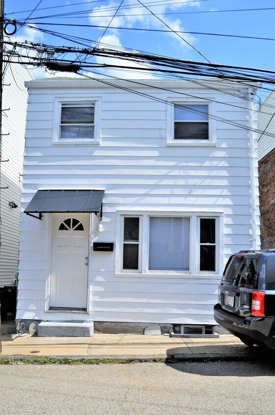Foto principal - Amazing 3 bed, 1.5 bath, rental home in So...