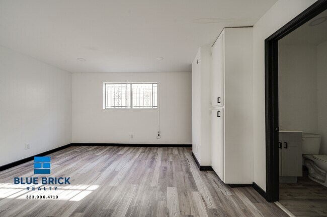 Foto del edificio - 8204 Langdon Ave