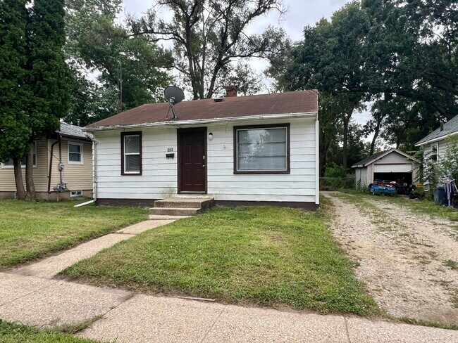 Building Photo - 924 Copeland Ave