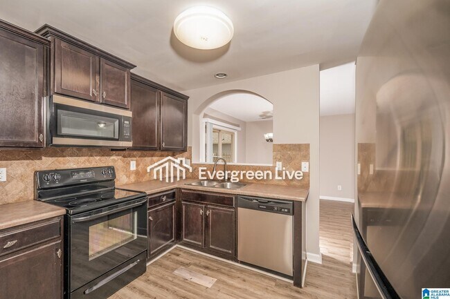 Foto del edificio - 4853 Woodford Wy