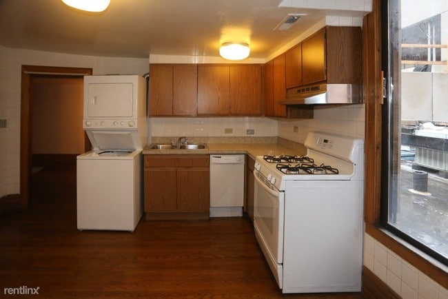 Building Photo - 506 W Diversey