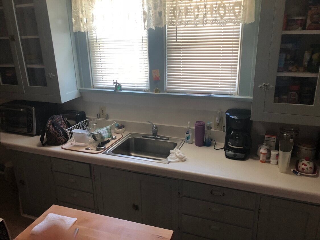 3 Hecker Ct, Pekin, IL 61554 House Rental in Pekin, IL