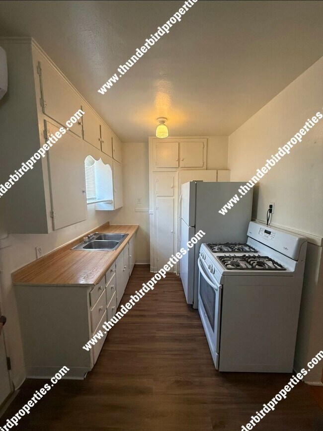 Foto del edificio - 1 bedroom, 1 bath near highway, parks, and easy access to downtown!