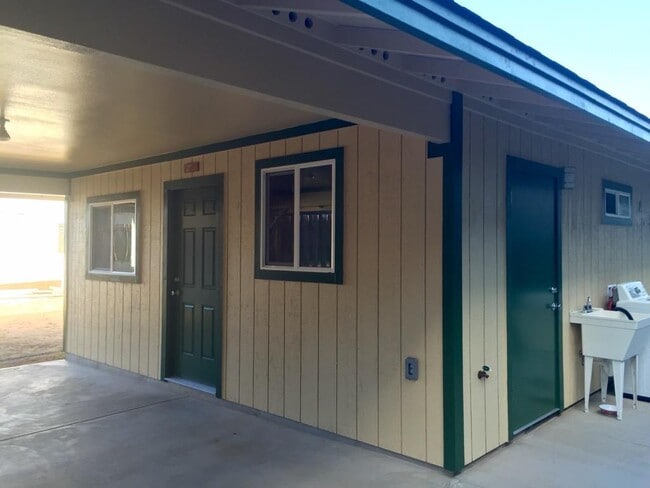 Building Photo - 306 Palama Dr