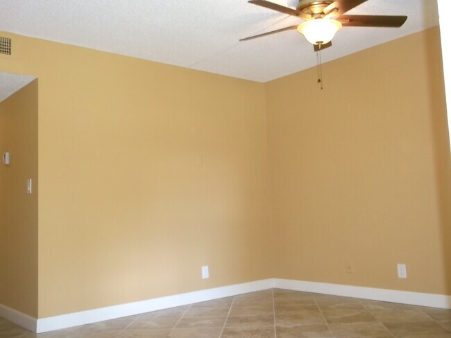 Building Photo - 743 SE 1st Way