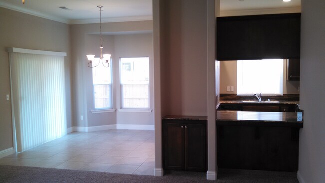 Building Photo - Beautiful Newer 4 Bedroom Home in Los Banos!