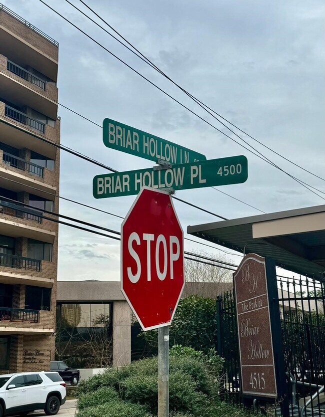 Foto del edificio - 4515 Briar Hollow Pl