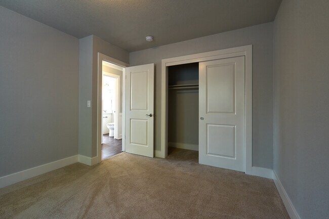 24 cama2 - 24th Ave Apartments