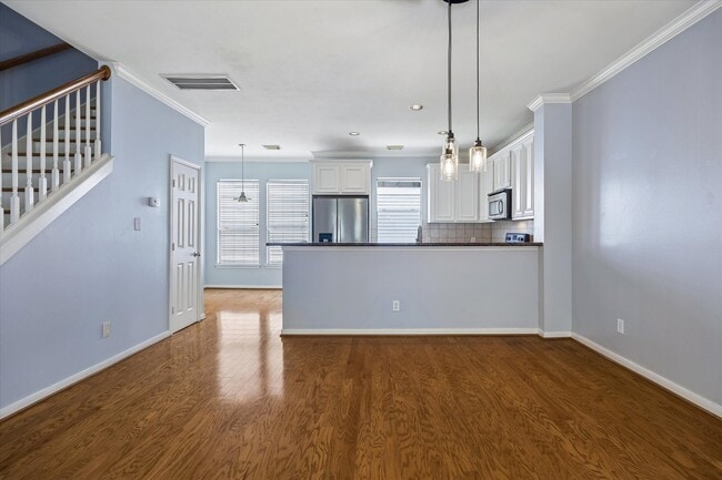 Building Photo - 1026 Van Buren St