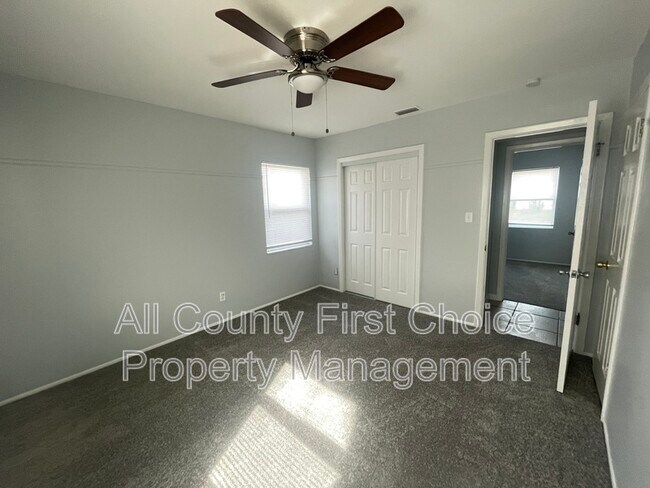 Building Photo - 7072 Darien Way