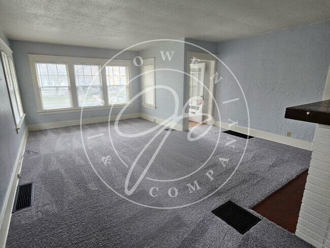 Foto del edificio - Charming 2 Bed, 1 Bath lower duplex in Tol...