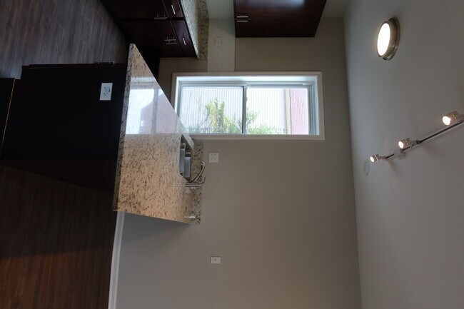 Foto del edificio - 2345 S Whipple St
