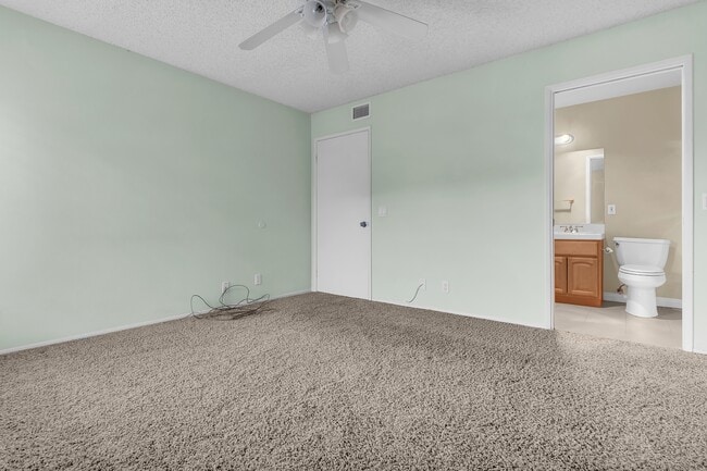 Building Photo - 403 Orange Blossom