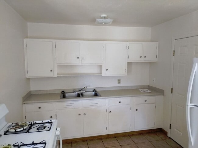 Foto del edificio - 2 bed 1 bath Duplex