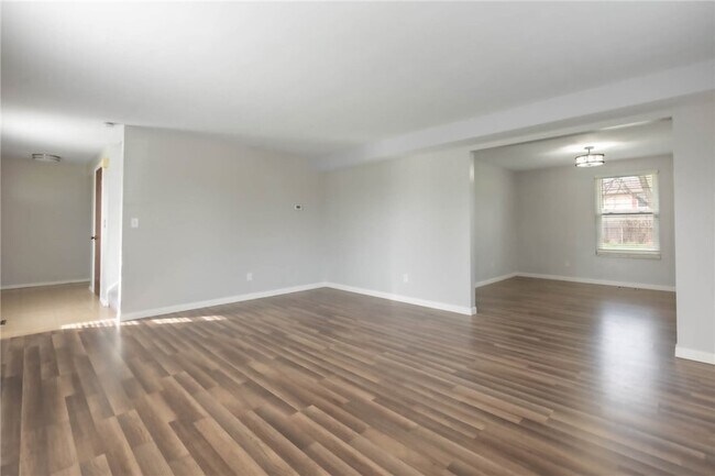 Foto del edificio - 6117 Charlesgate Rd