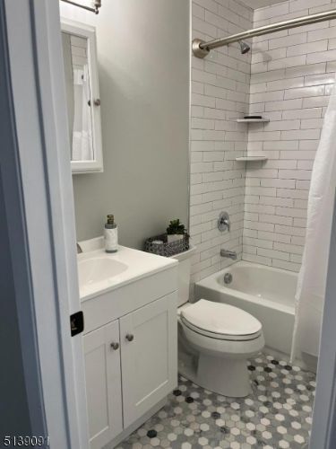 Foto principal - 731 Belleville Ave