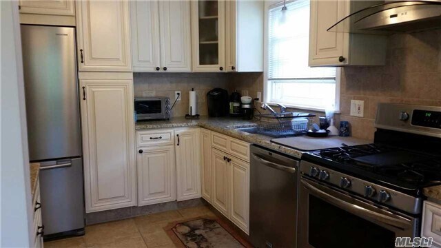 Foto del edificio - 72-21-72244 244th St