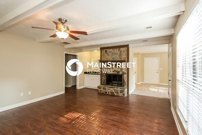 Building Photo - 3 Bedroom Pet-Friendly Home in Riverdale, ...