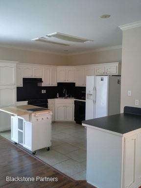 Foto del edificio - 13240 Natchez Ct