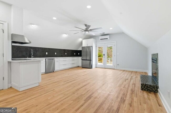 Photo - 850 Ormewood Ave SE House