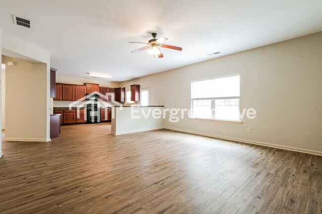 Building Photo - 138 High Point Way