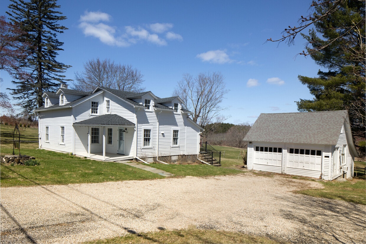 Primary Photo - 126 Lime Rock Rd