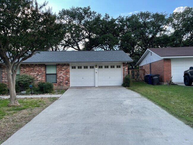 Building Photo - 11003 Janet Lee Dr