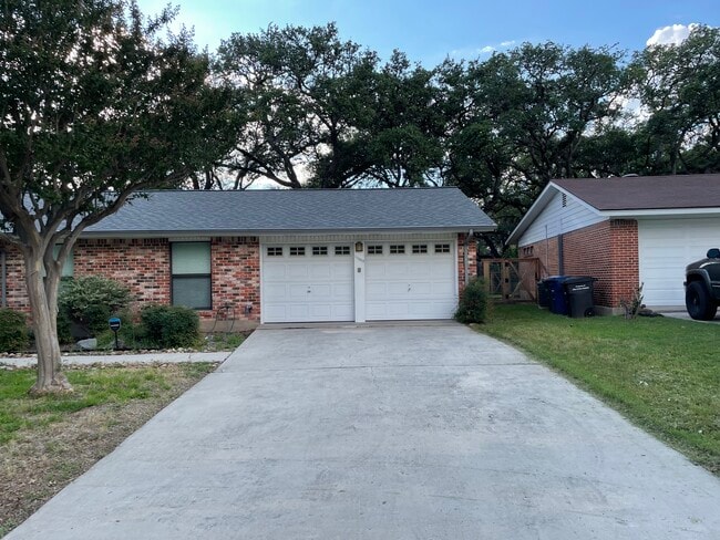 Foto del edificio - 11003 Janet Lee Dr