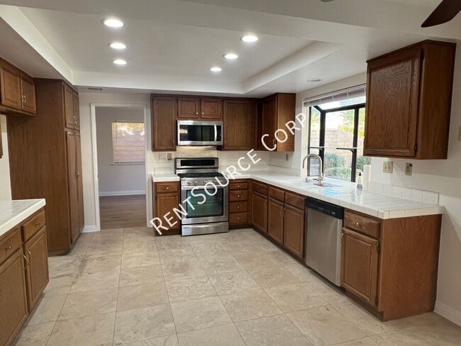 Foto del edificio - 4 Bedroom Home For Rent in West Palmdale