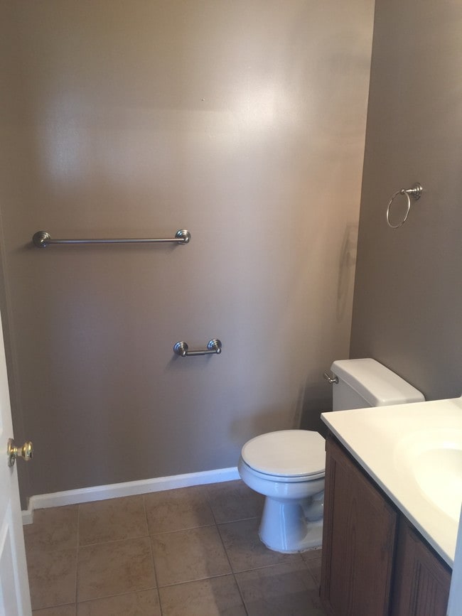 Building Photo - 5640 Wade Ct