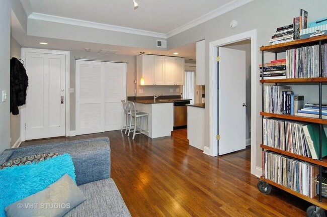 Building Photo - 1 bedroom in Chicago IL 60640