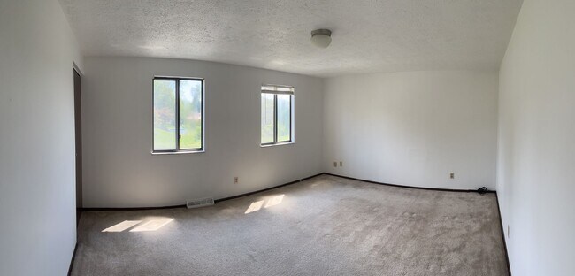 Foto del edificio - 2 Bedroom 1 Bathroom Townhouse in Shaler Area School District