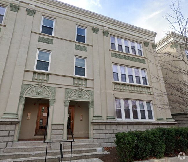 Building Photo - 72 Egmont St