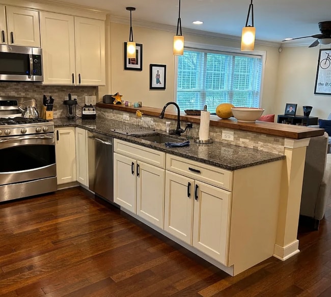 Building Photo - 1 Riverside Dr