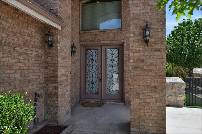 Foto del edificio - 6560 McFarland Ave