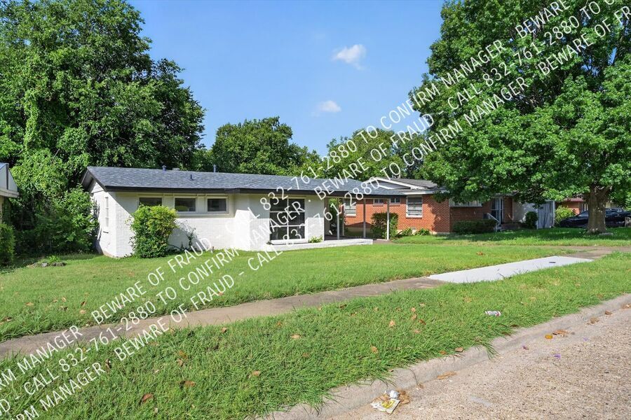 Photo - 1214 Adelaide Drive-