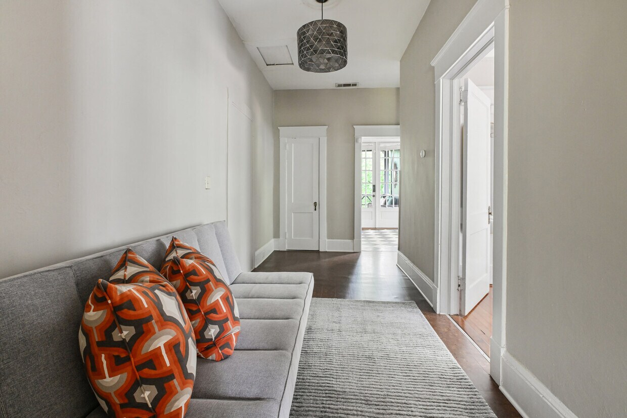 Foto principal - 635 Bonaventure Ave NE