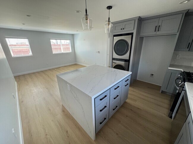 Foto del edificio - 18509 Burin Ave