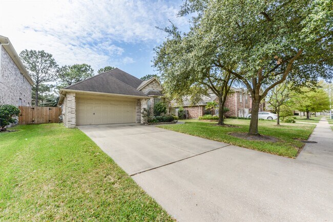 Building Photo - 17515 Fairgrove Park Dr