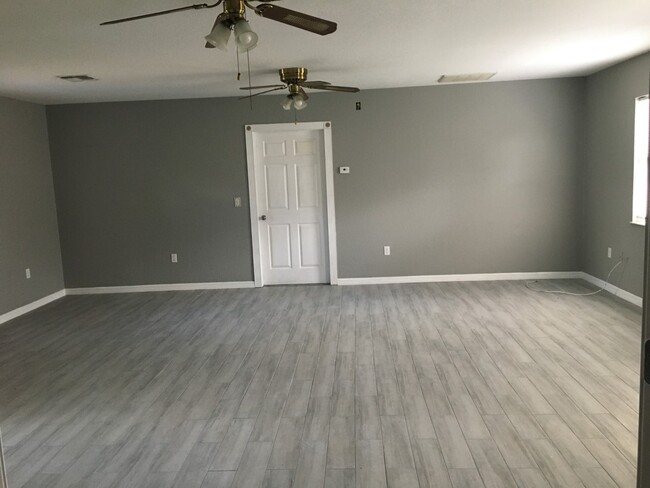 Family room - 3858 Dovehollow Dr