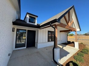 Building Photo - 3430 N Ironwood Ave