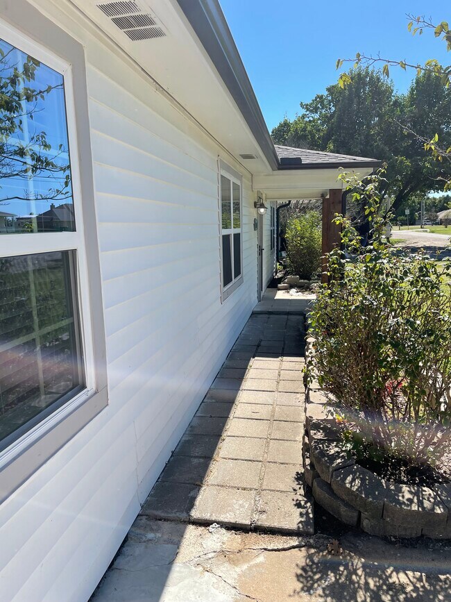 Foto del edificio - 7303 Carol Dr