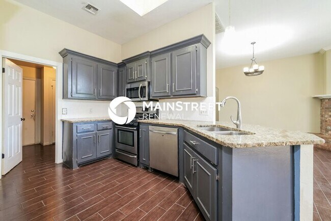 Building Photo - 3 Bedroom Pet-Friendly Home in Edmond, OK with Main Street Renewal