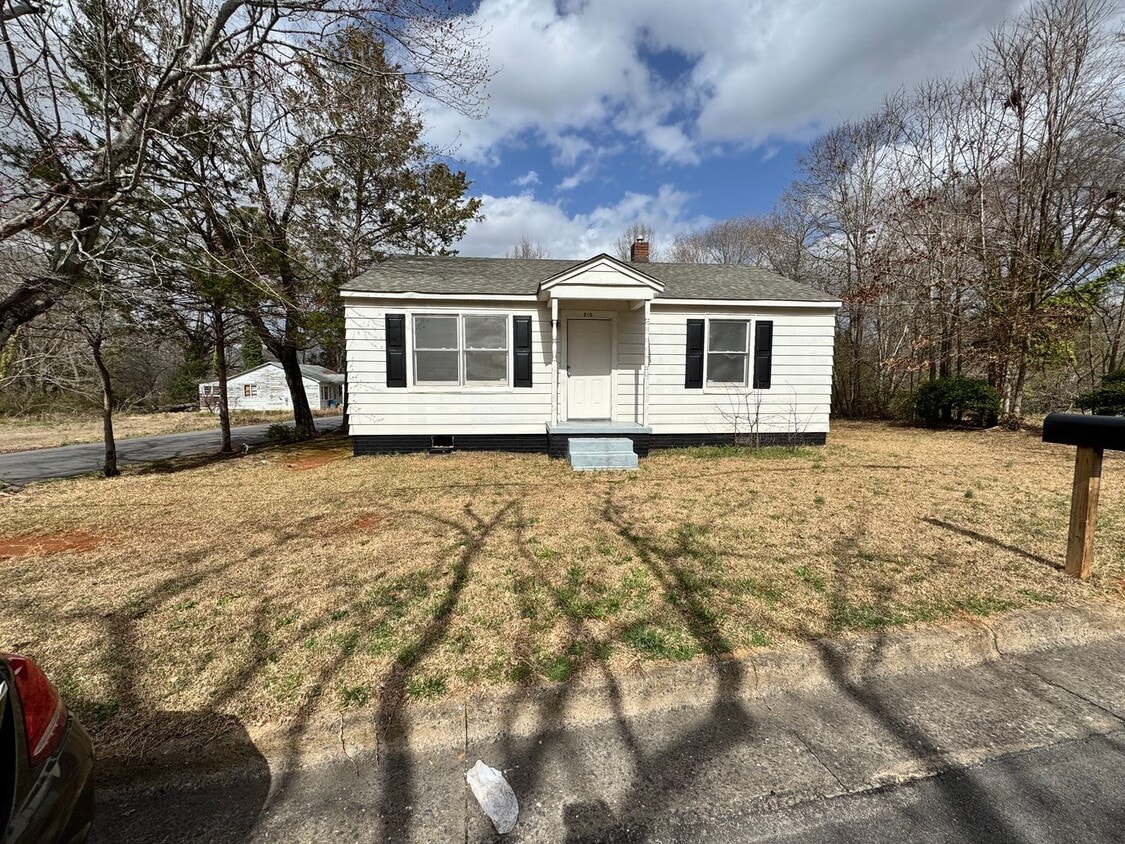 Primary Photo - 2/1 located in Shelby, NC (currently worki...