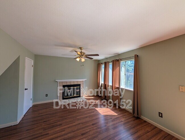Foto del edificio - 317 Ridgecrest Cir