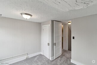 Building Photo - 286 E 238th St