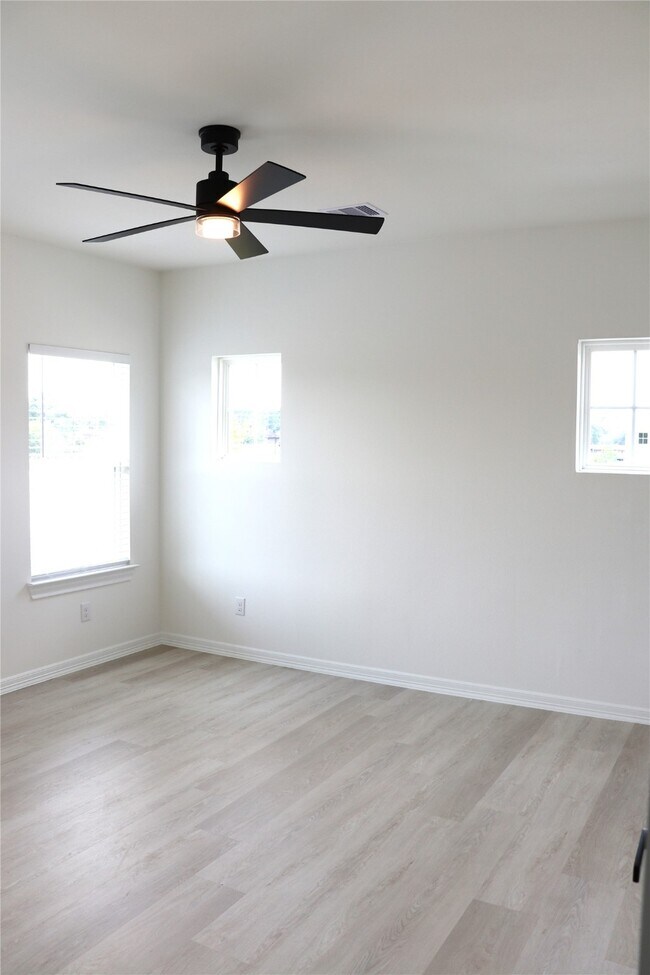 Building Photo - 16602 Bonnie Sean Dr