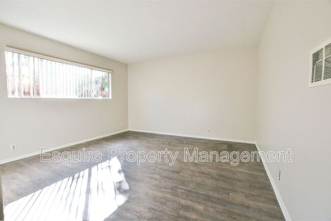 Building Photo - 420 W Linden Dr