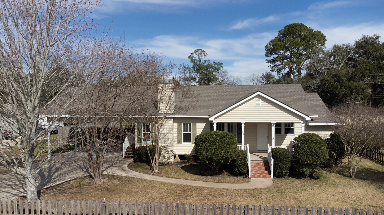 Primary Photo - 508 Foreman Dr