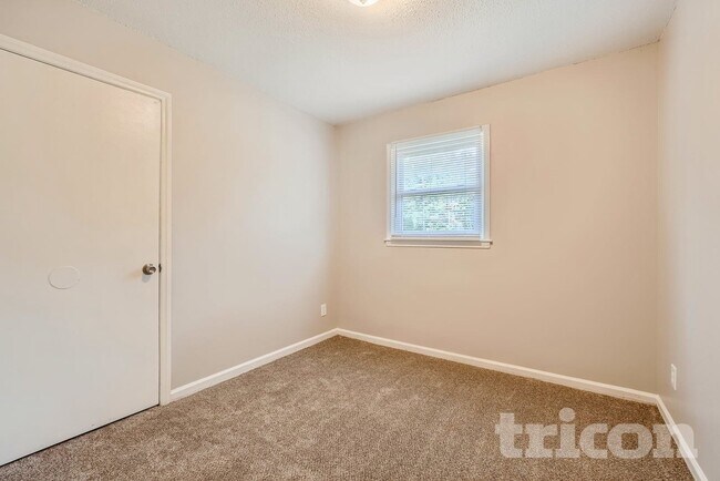 Building Photo - 5313 Larewood Dr